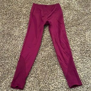 Alphalete Ozone Legging in grape, size medium 🙂